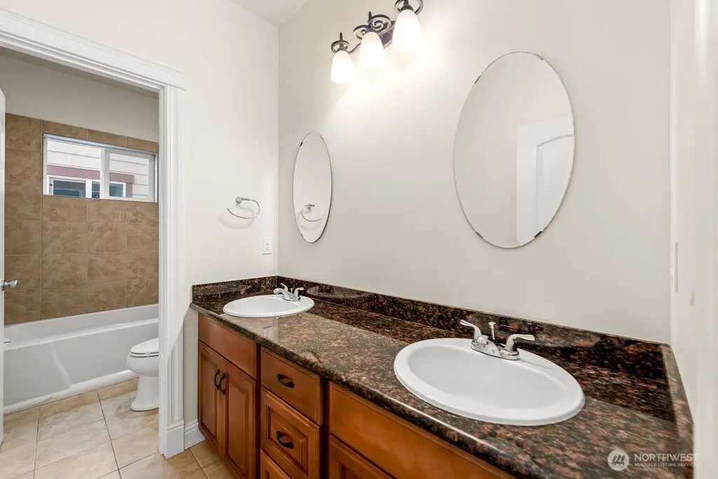810 5th Avenue NW, Issaquah, WA 98027