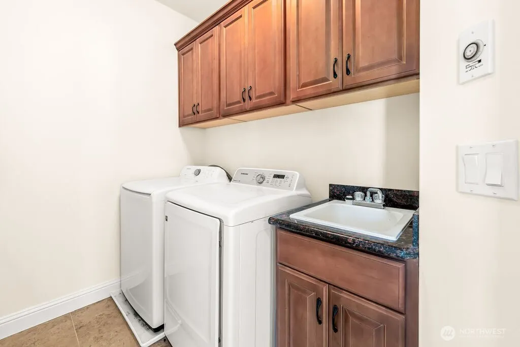 810 5th Avenue NW, Issaquah, WA 98027