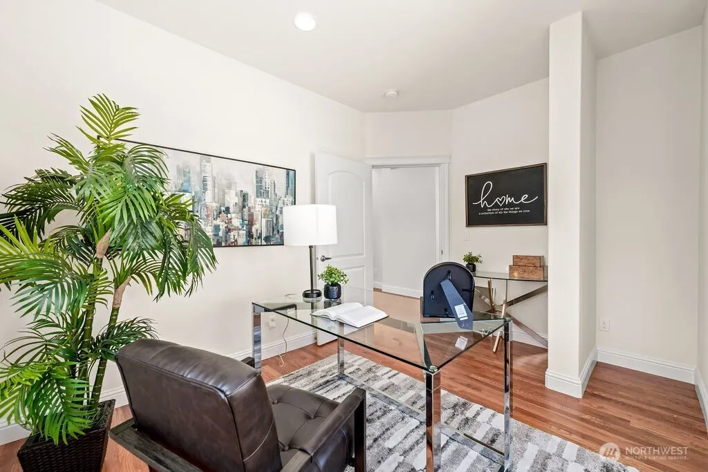 810 5th Avenue NW, Issaquah, WA 98027