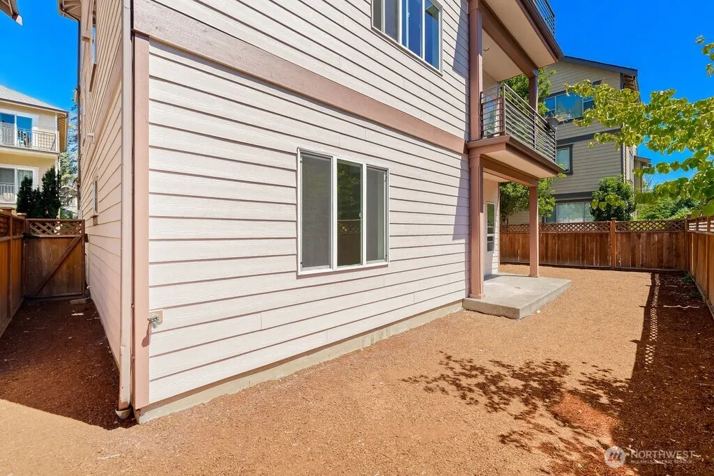 810 5th Avenue NW, Issaquah, WA 98027