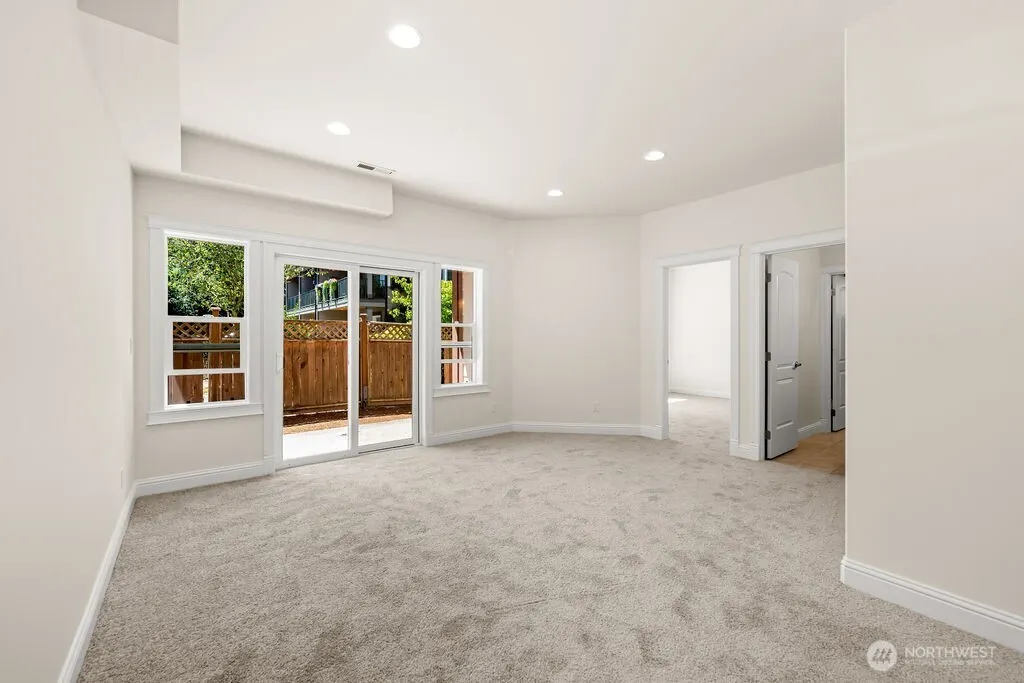 810 5th Avenue NW, Issaquah, WA 98027