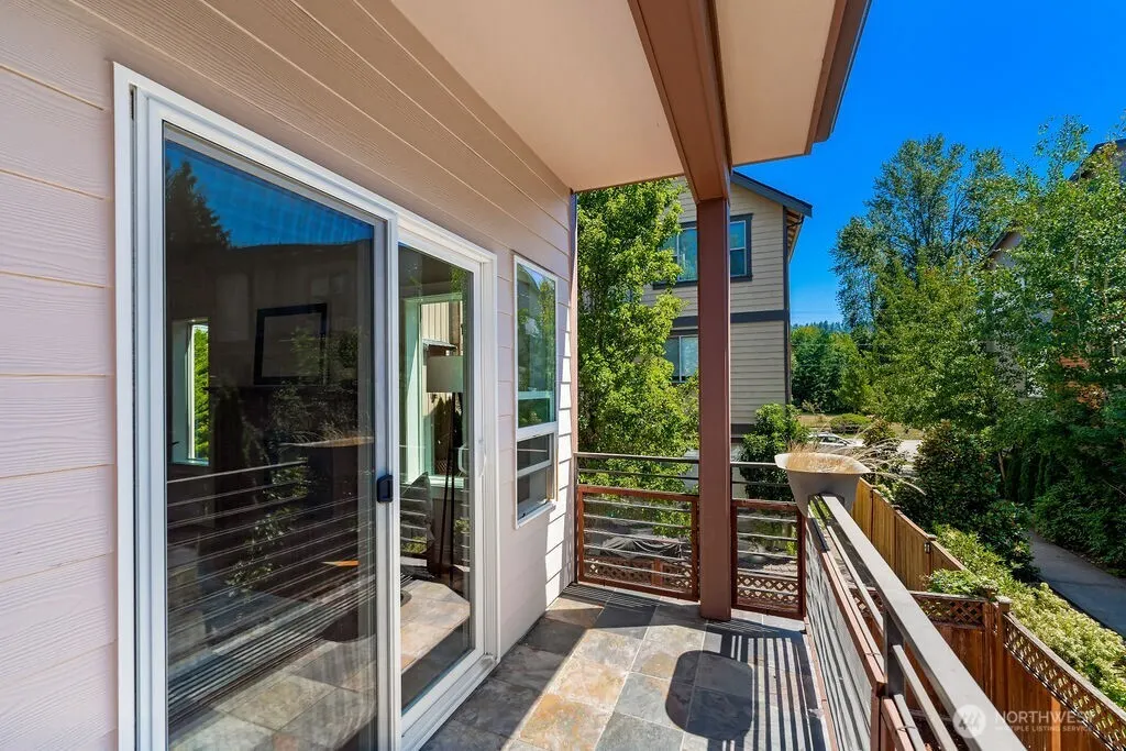 810 5th Avenue NW, Issaquah, WA 98027