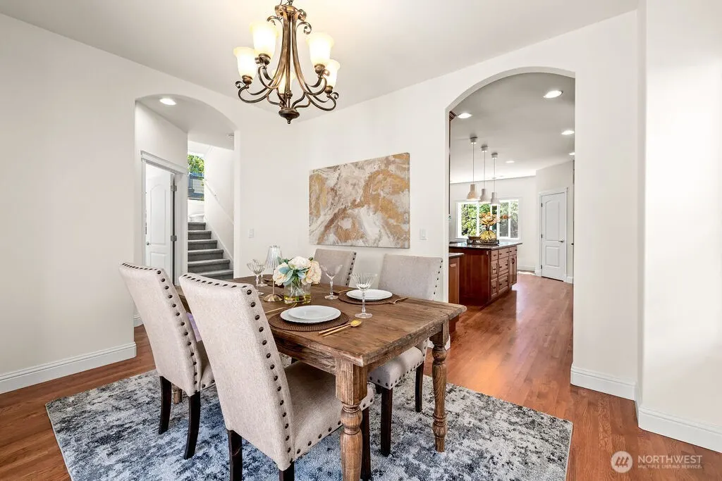 810 5th Avenue NW, Issaquah, WA 98027