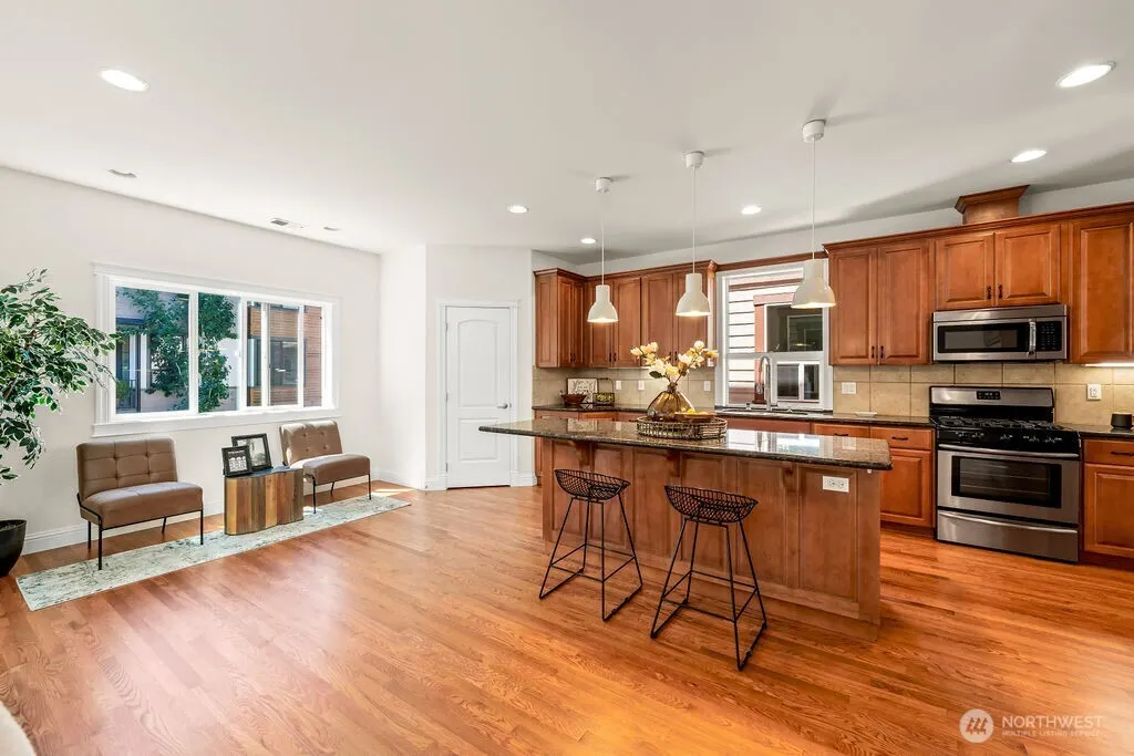 810 5th Avenue NW, Issaquah, WA 98027