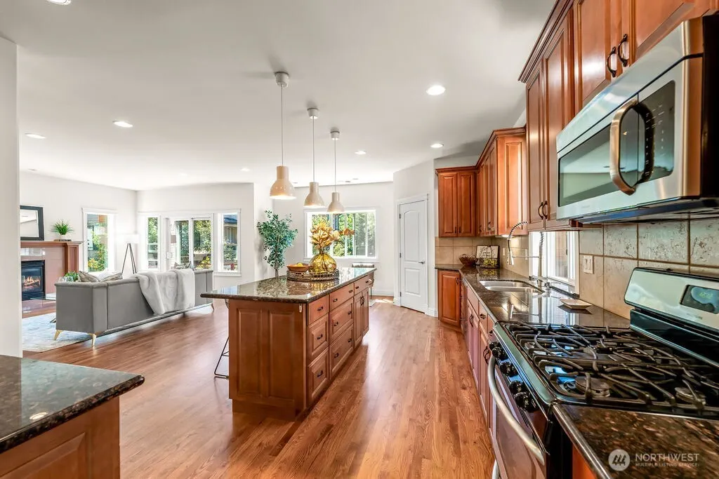810 5th Avenue NW, Issaquah, WA 98027