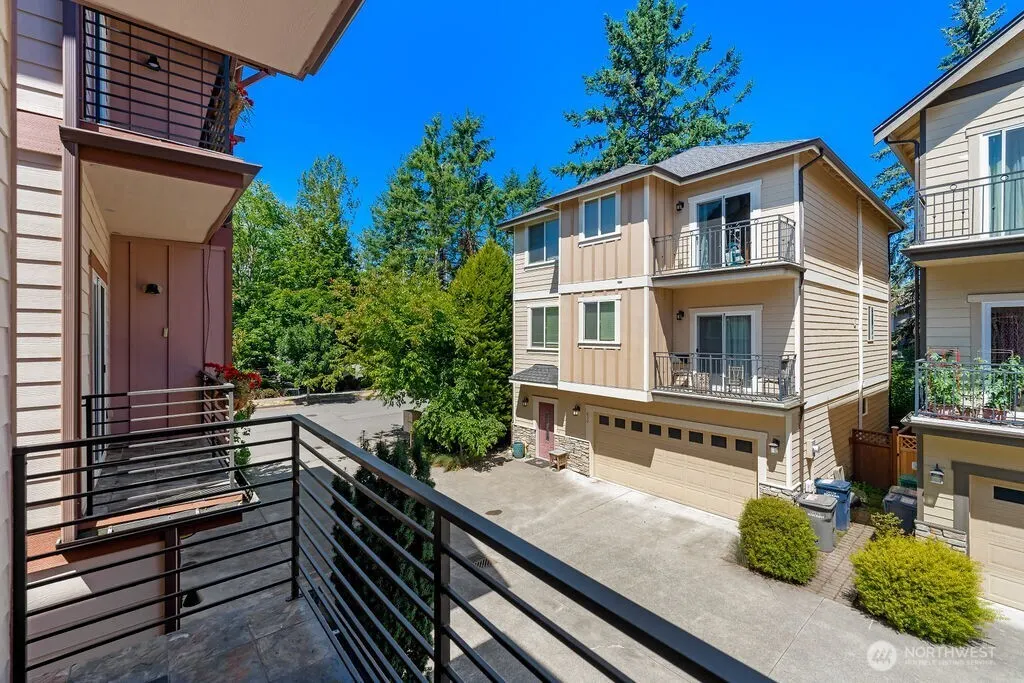 810 5th Avenue NW, Issaquah, WA 98027