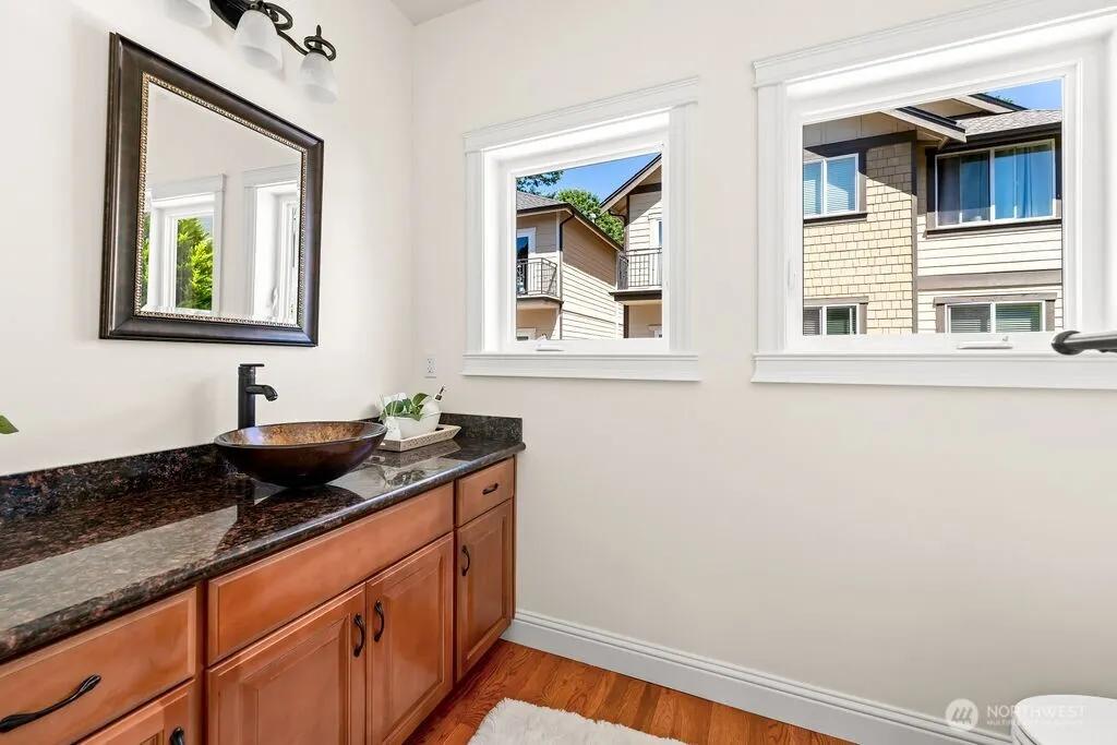 810 5th Avenue NW, Issaquah, WA 98027