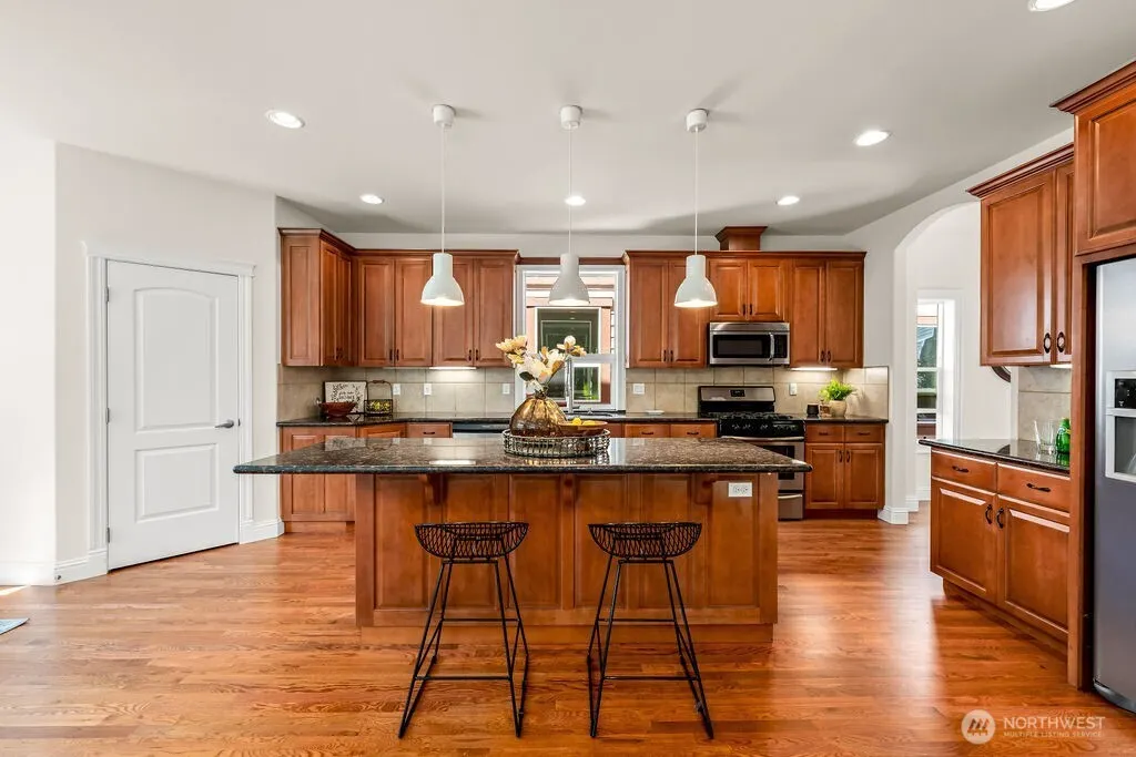 810 5th Avenue NW, Issaquah, WA 98027