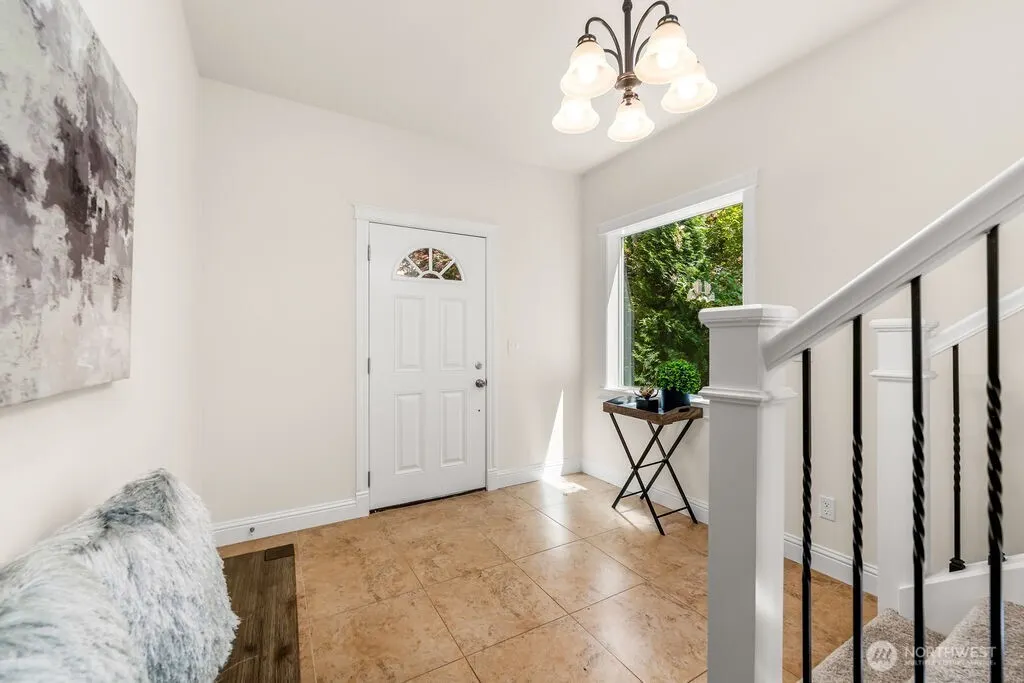 810 5th Avenue NW, Issaquah, WA 98027