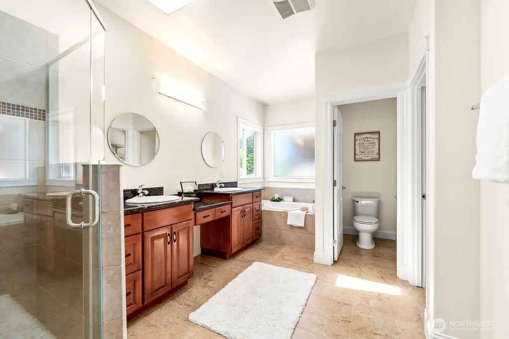 810 5th Avenue NW, Issaquah, WA 98027