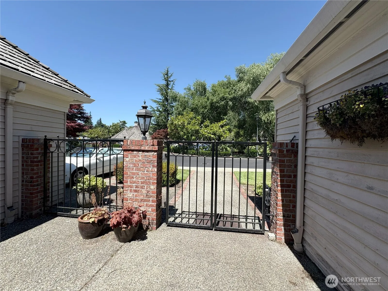 1248 108th Avenue NE, Bellevue, WA 98004