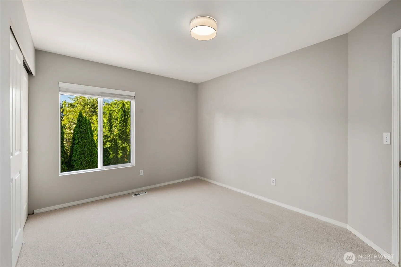 24004 SE 10th Court , Sammamish, WA 98075