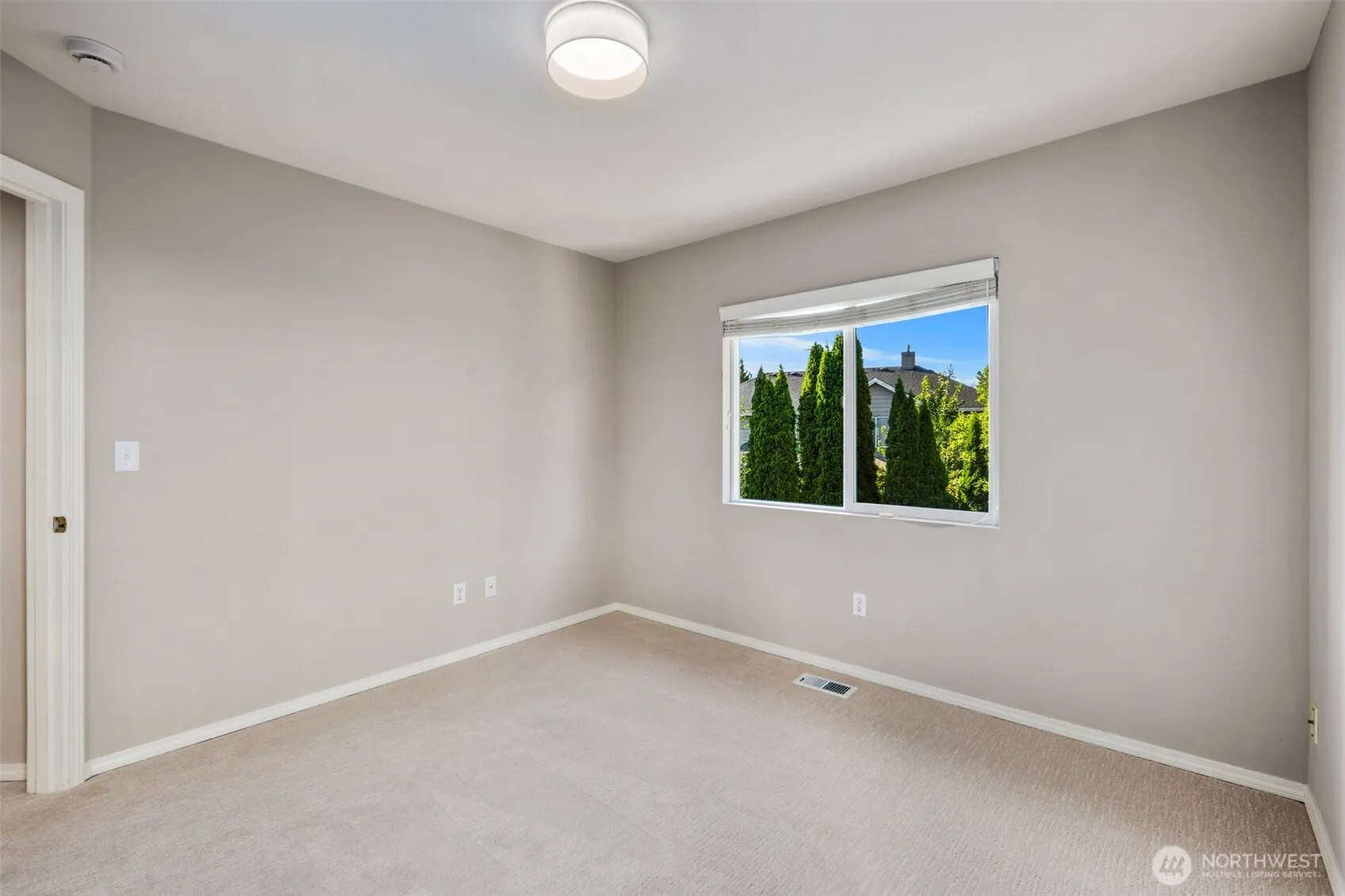 24004 SE 10th Court , Sammamish, WA 98075