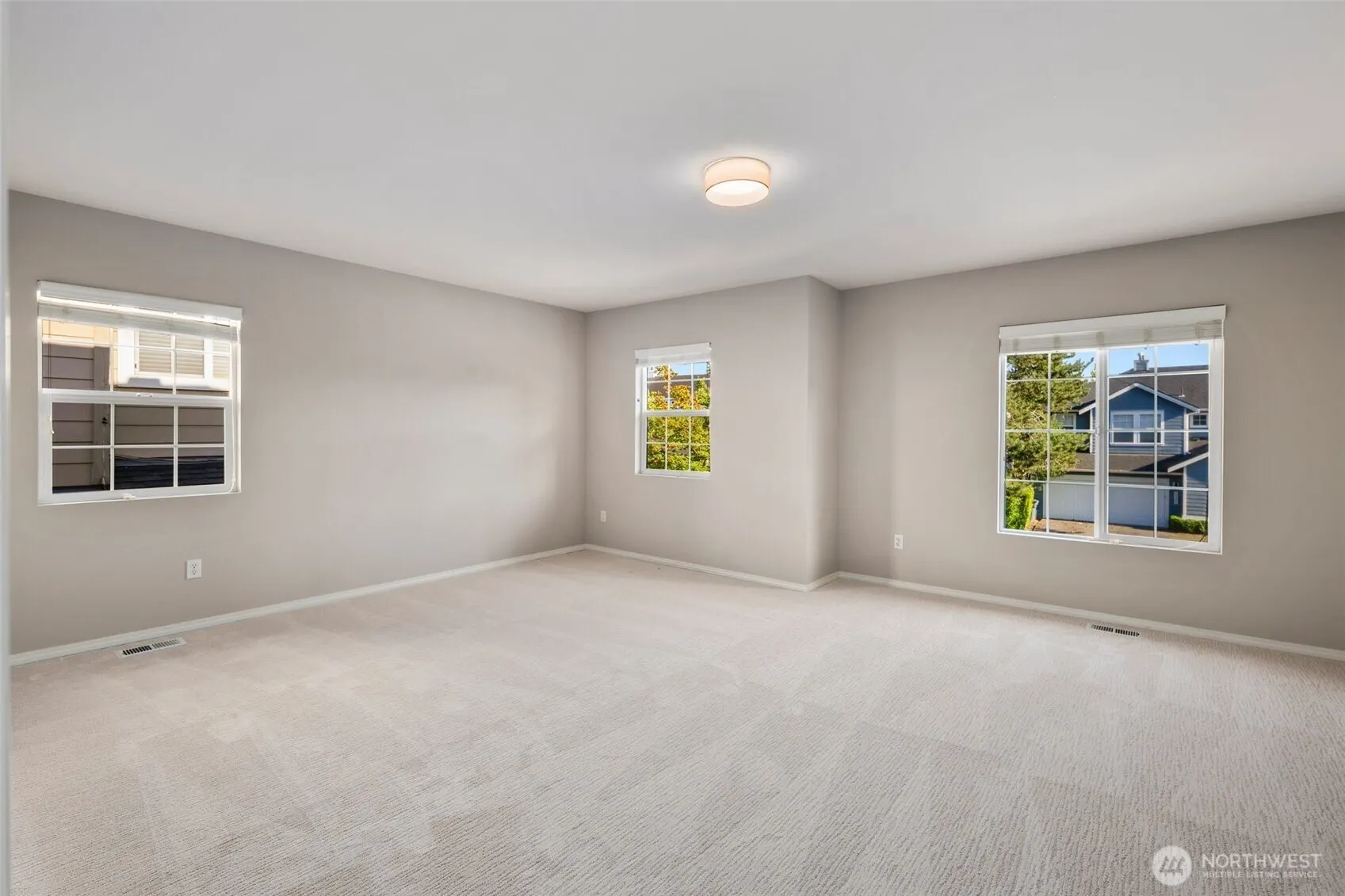 24004 SE 10th Court , Sammamish, WA 98075