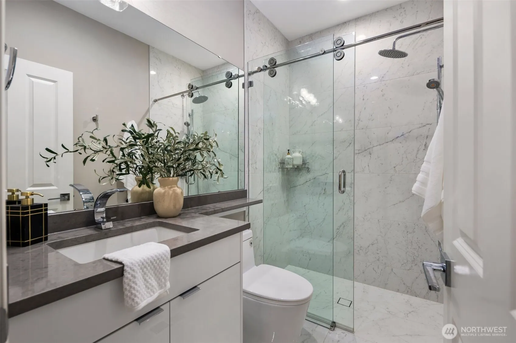 24004 SE 10th Court , Sammamish, WA 98075