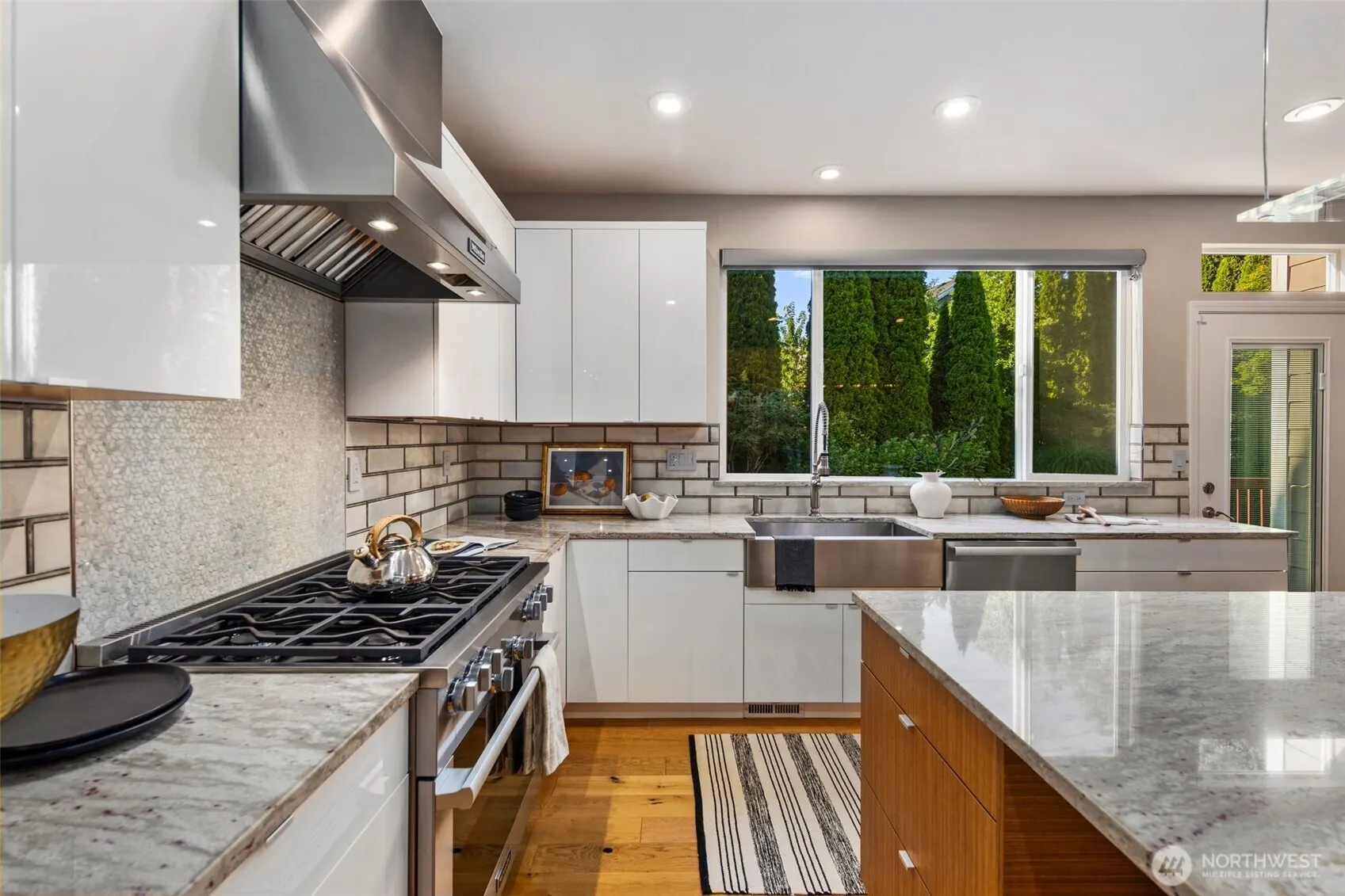 24004 SE 10th Court , Sammamish, WA 98075
