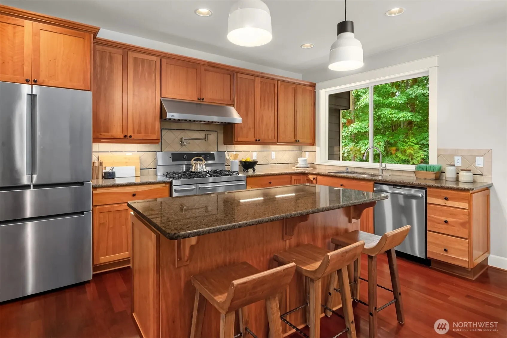 101 Shy Bear Way NW, Issaquah, WA 98027