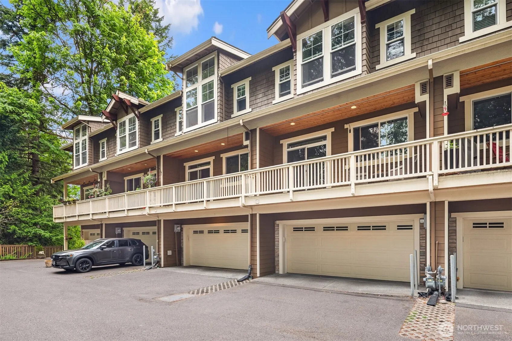 101 Shy Bear Way NW, Issaquah, WA 98027