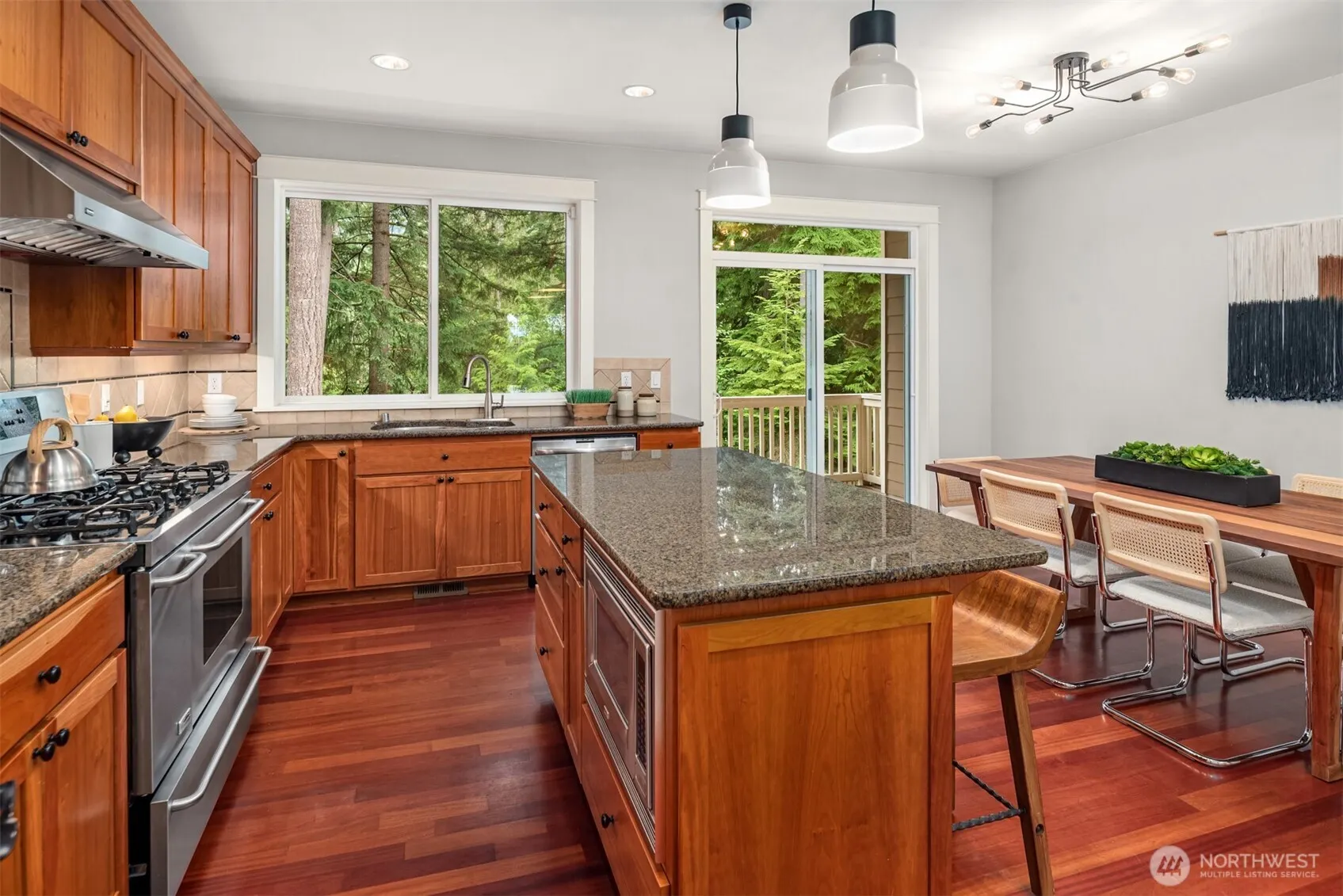 101 Shy Bear Way NW, Issaquah, WA 98027