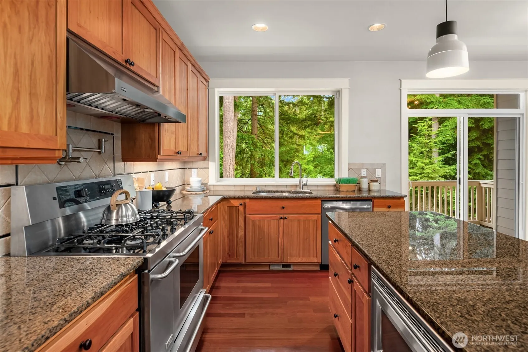 101 Shy Bear Way NW, Issaquah, WA 98027