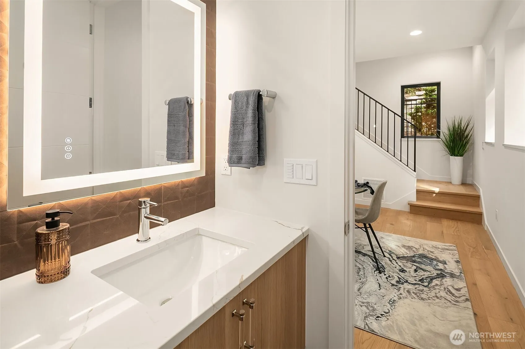 282 118th Avenue SE, Bellevue, WA 98005