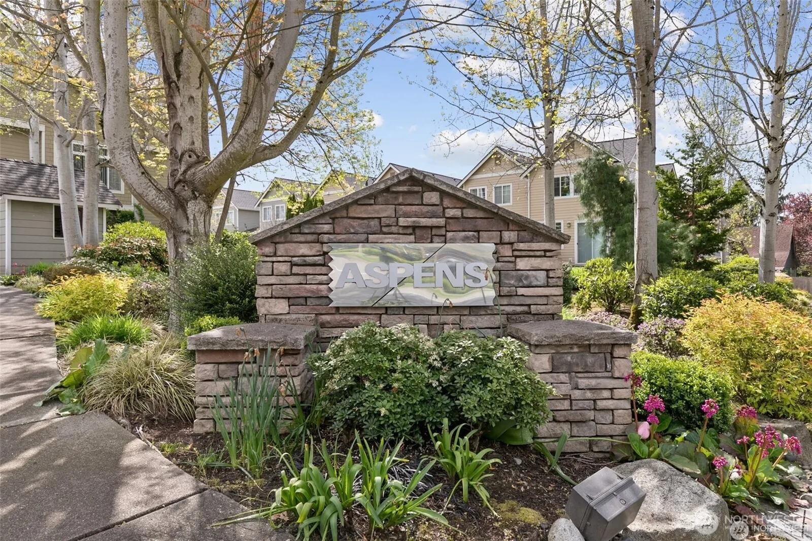 11881 SE 4th Place #901, Bellevue, WA 98005