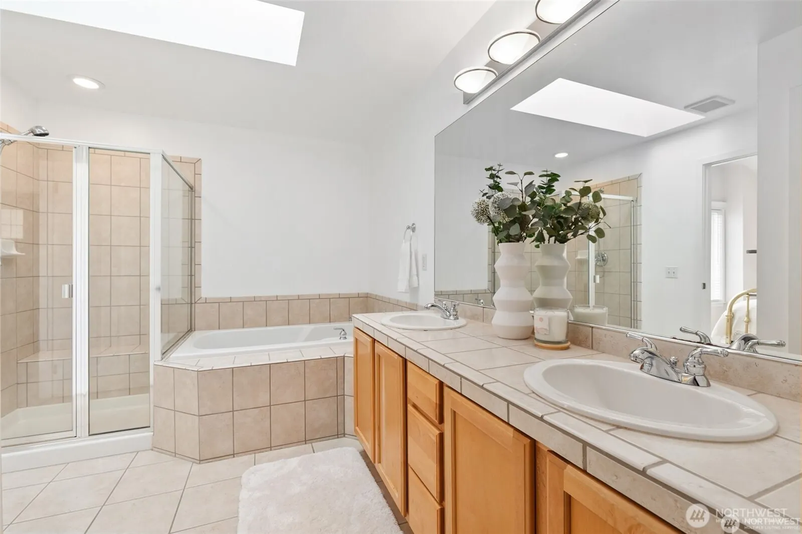 11881 SE 4th Place #901, Bellevue, WA 98005