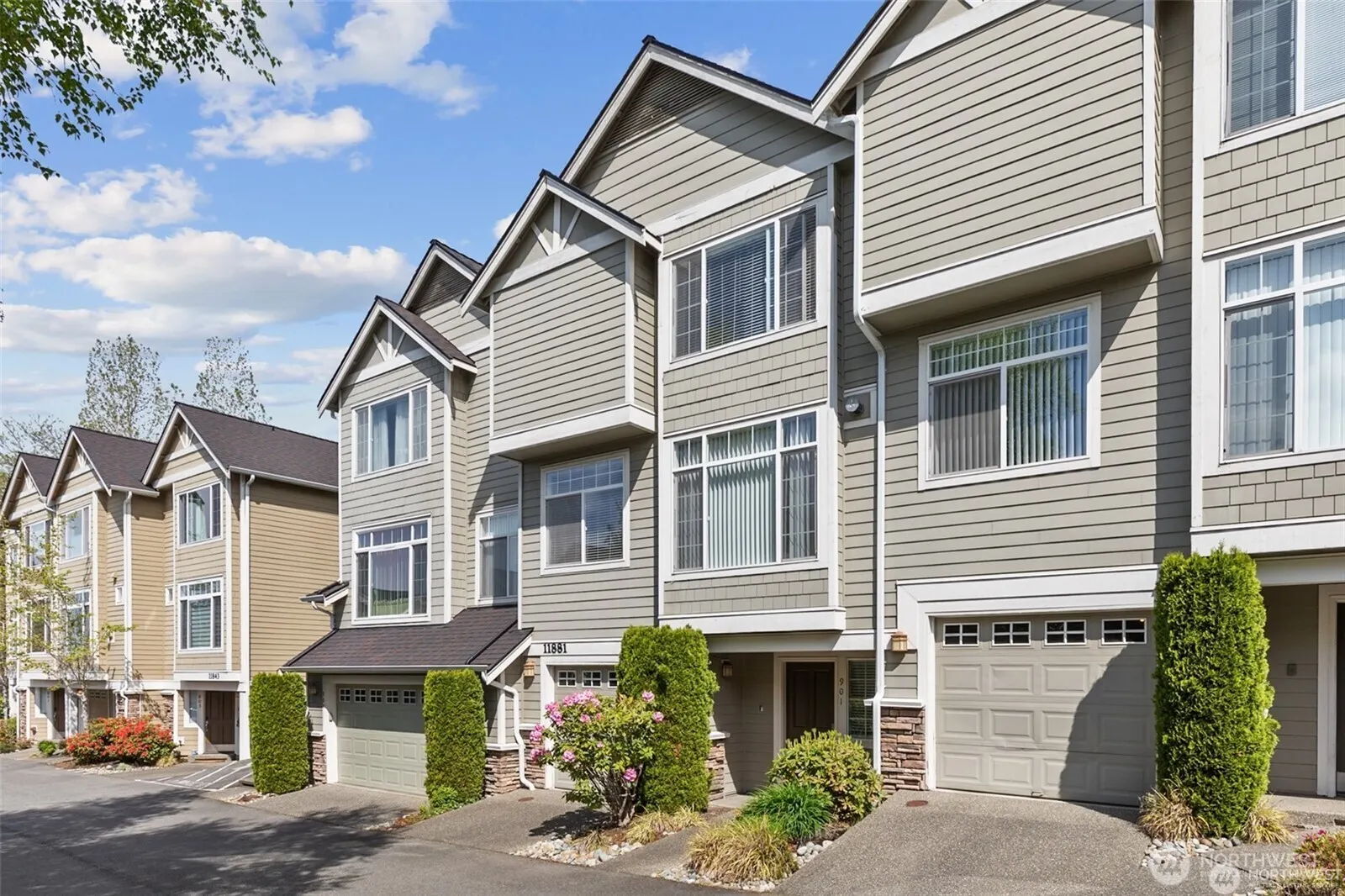 11881 SE 4th Place #901, Bellevue, WA 98005