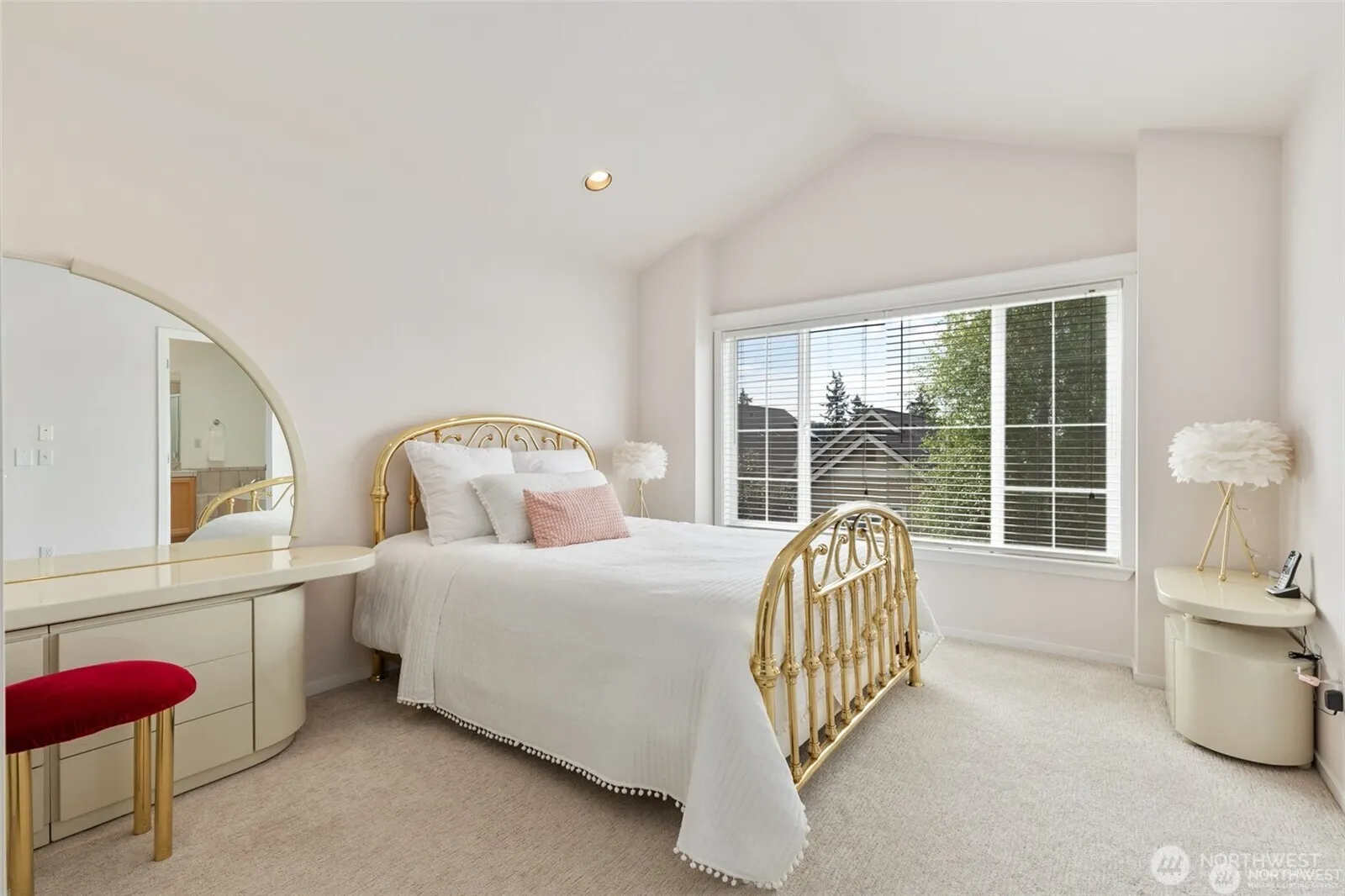 11881 SE 4th Place #901, Bellevue, WA 98005