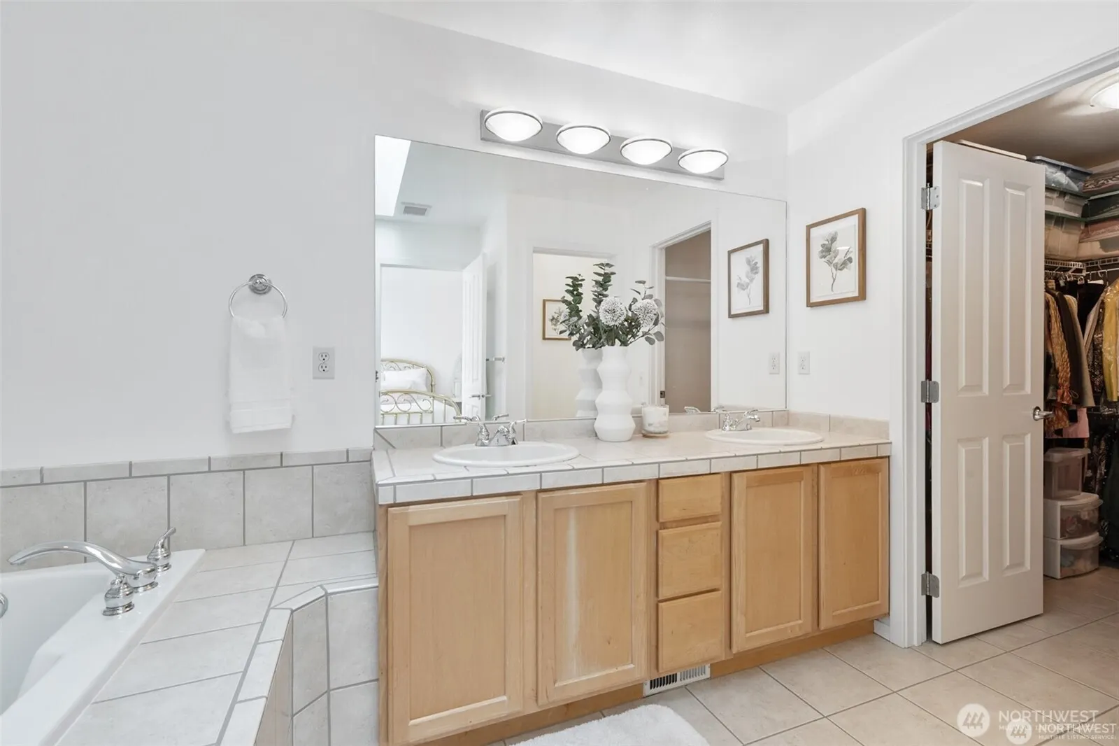 11881 SE 4th Place #901, Bellevue, WA 98005