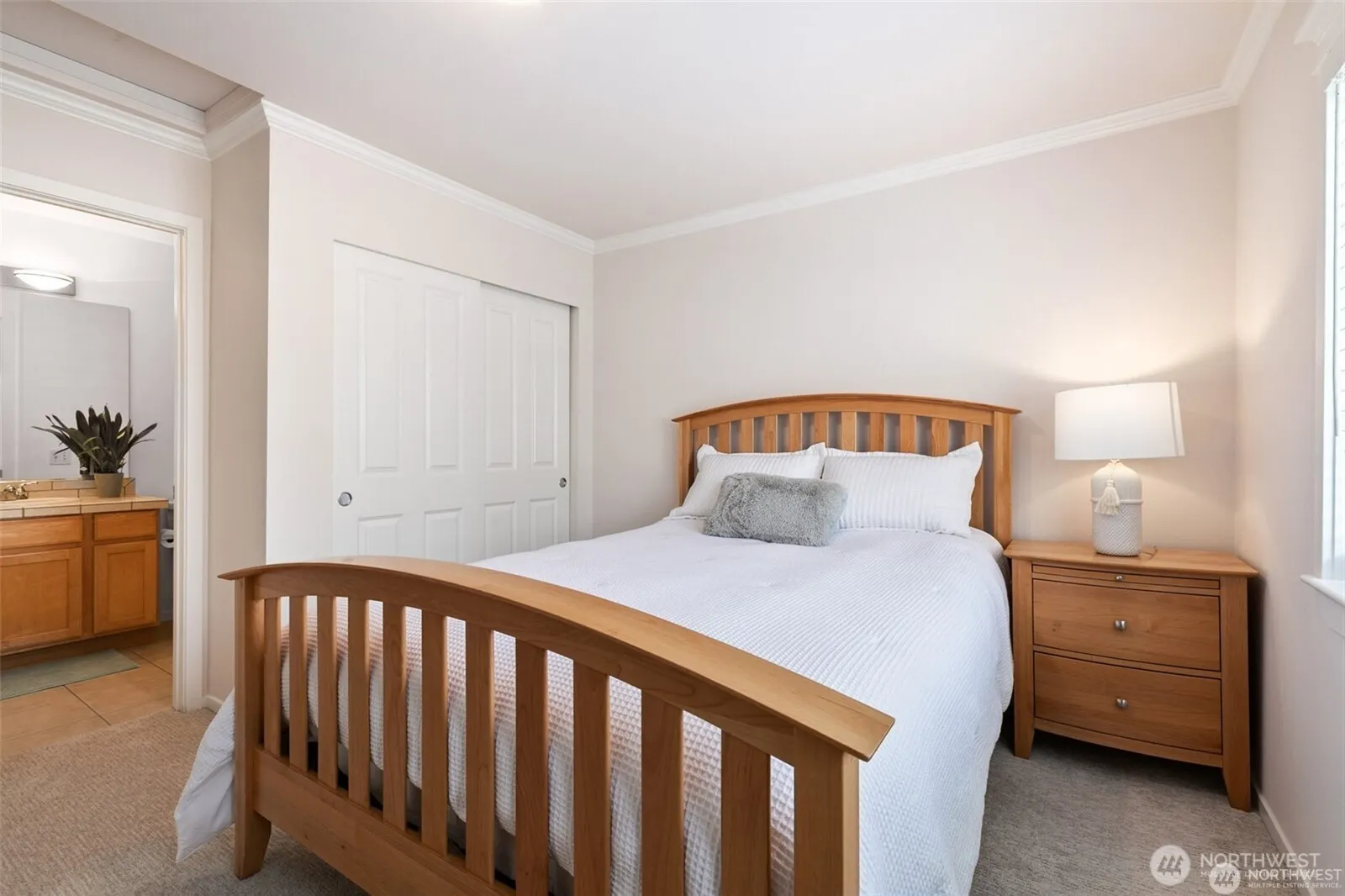 11881 SE 4th Place #901, Bellevue, WA 98005