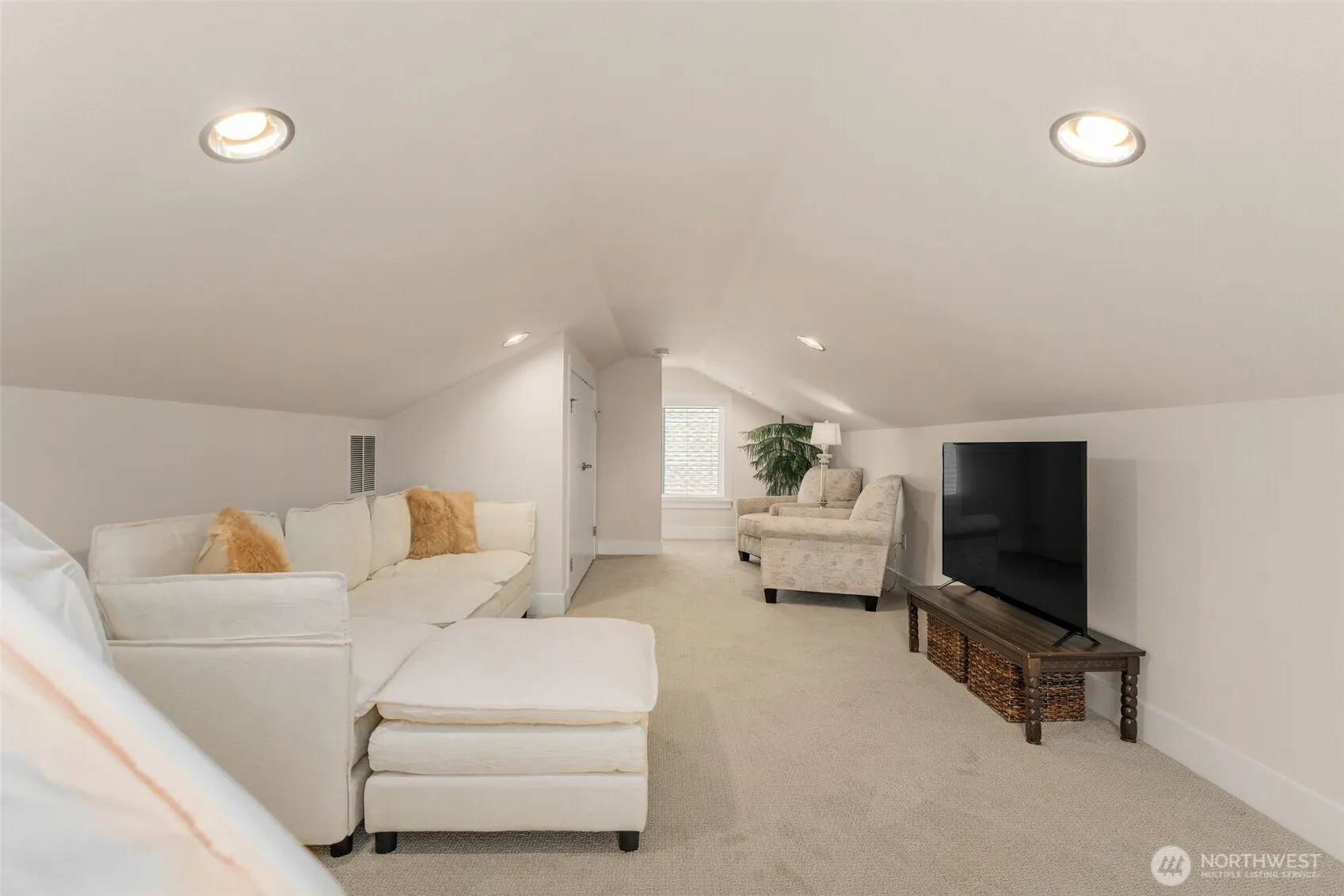 842 Chelan Place NE, Renton, WA 98059