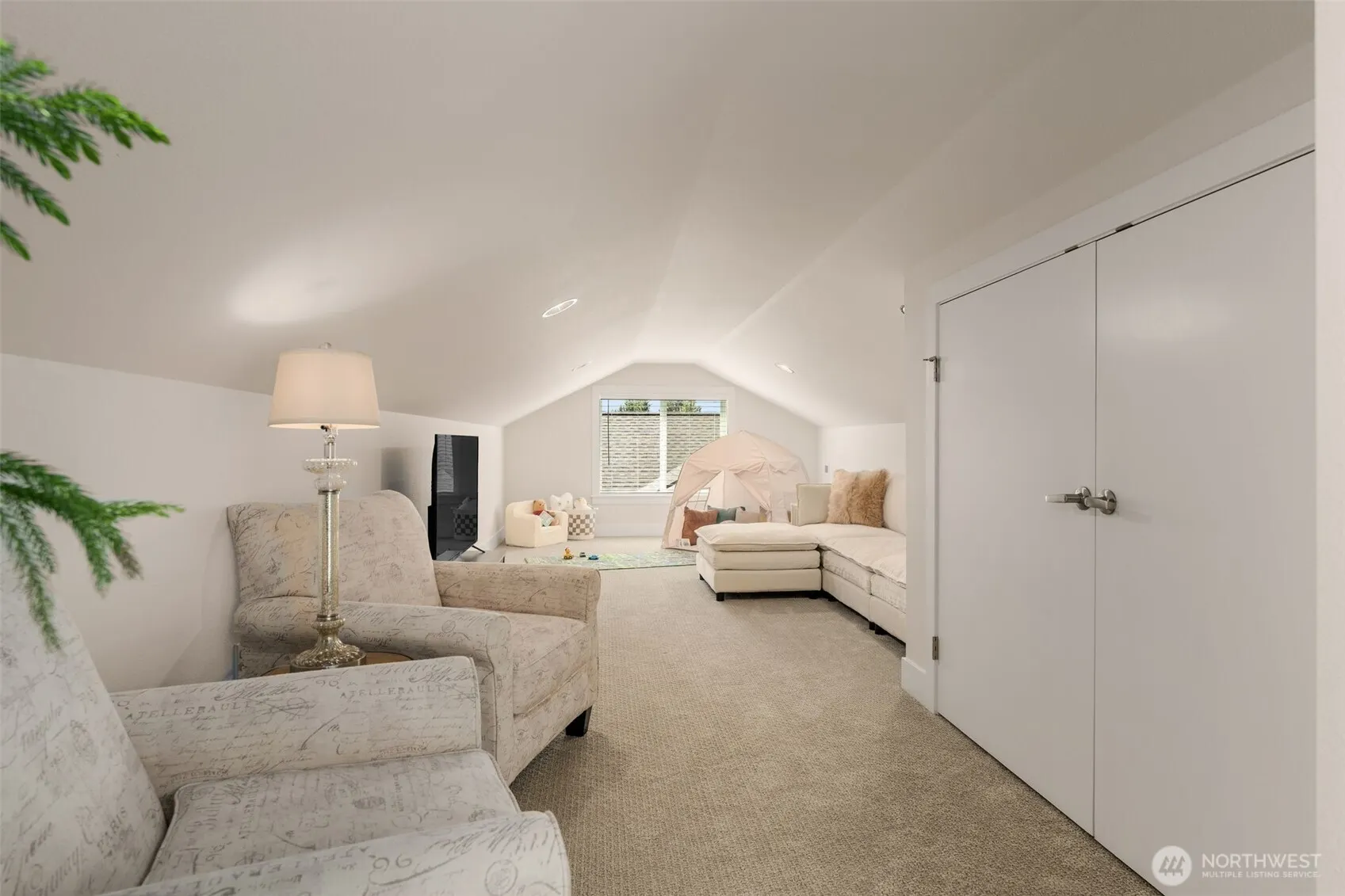 842 Chelan Place NE, Renton, WA 98059