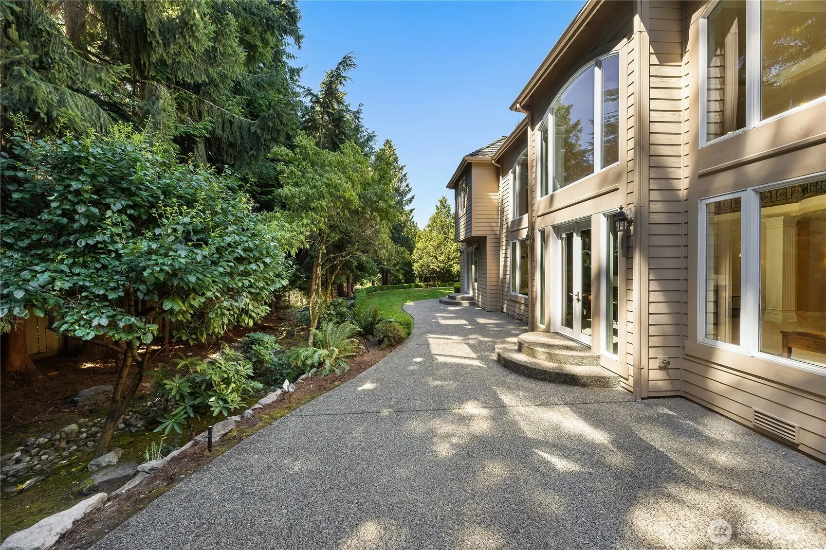 13851 NE 1st Place , Bellevue, WA 98005-3454