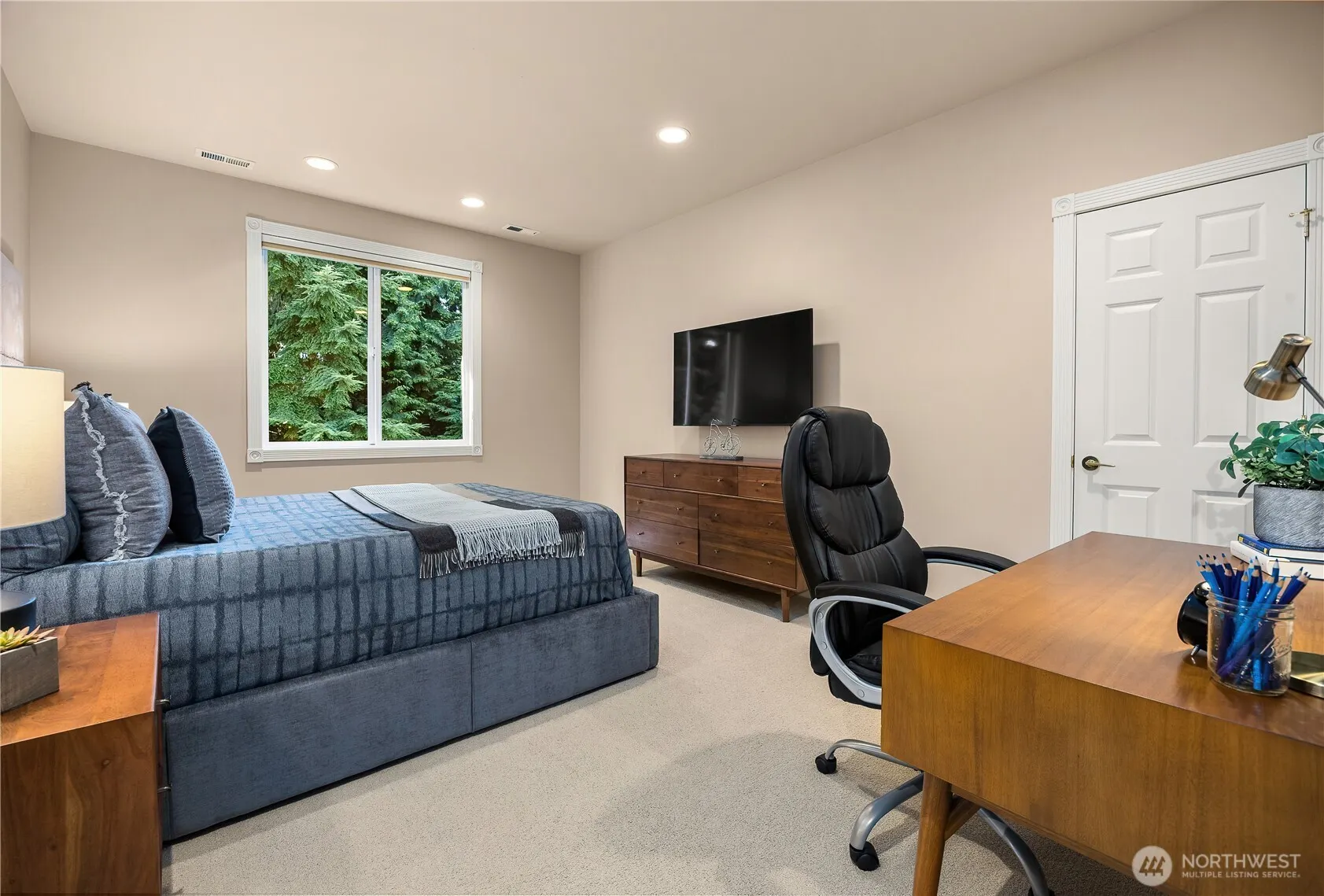 13851 NE 1st Place , Bellevue, WA 98005-3454