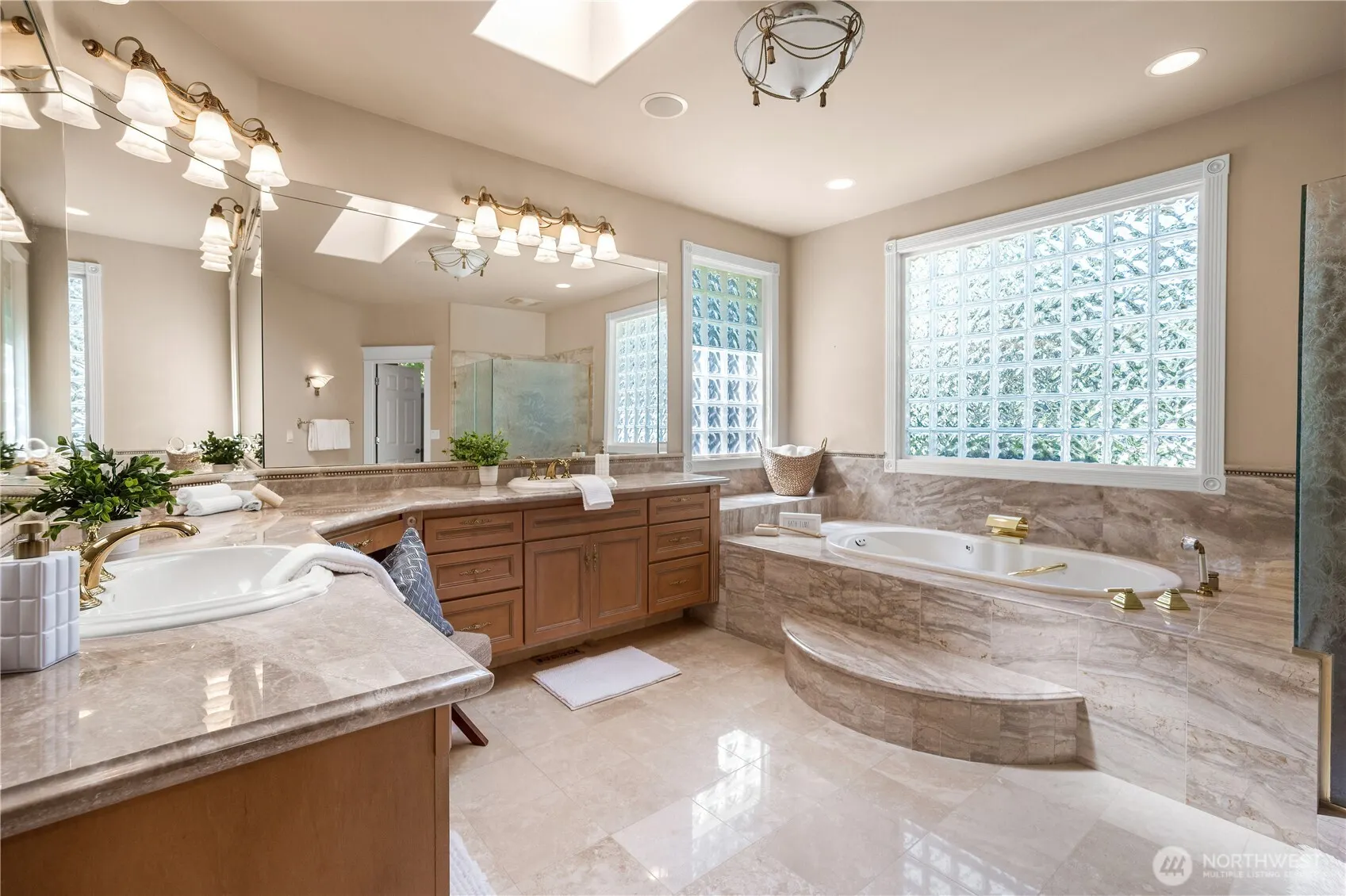 13851 NE 1st Place , Bellevue, WA 98005-3454