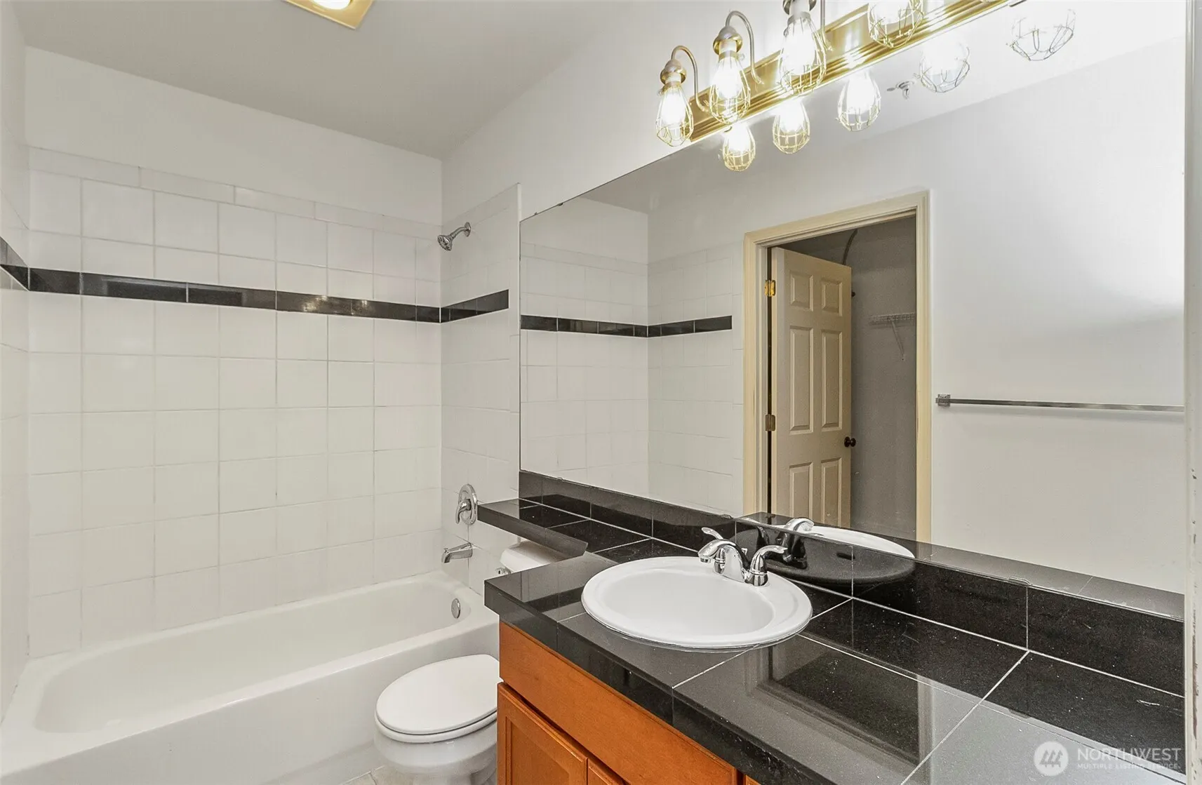 14821 29th Avenue W. #K101, Lynnwood, WA 98087