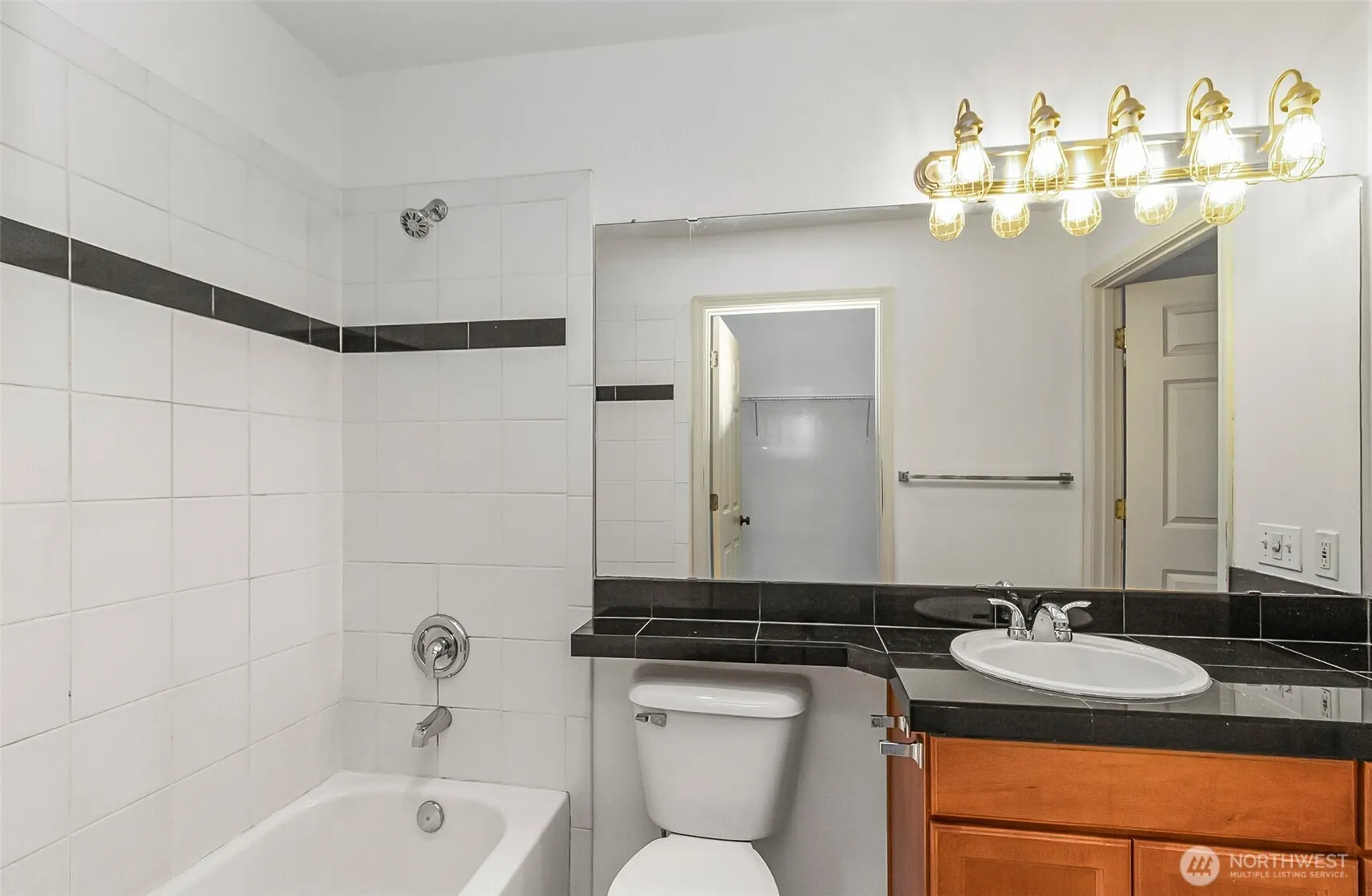 14821 29th Avenue W. #K101, Lynnwood, WA 98087