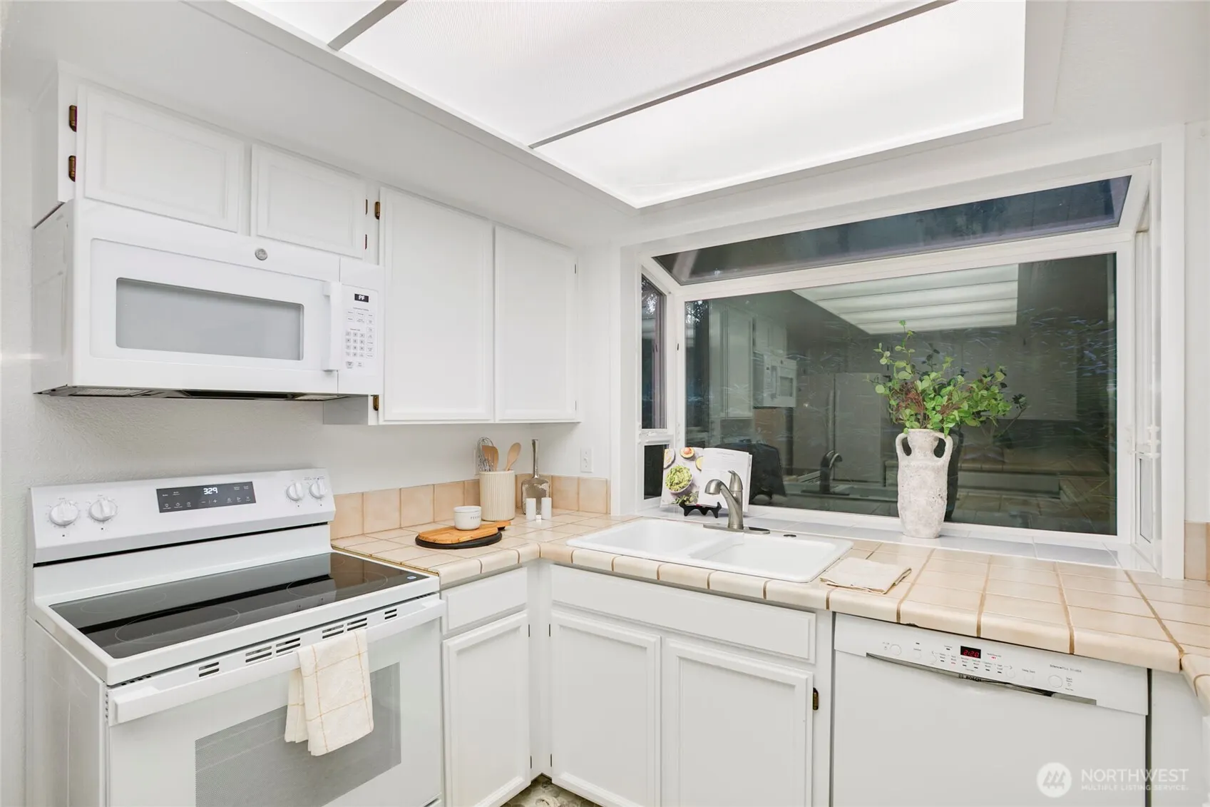 6807 205th Avenue NE, Redmond, WA 98053-4721