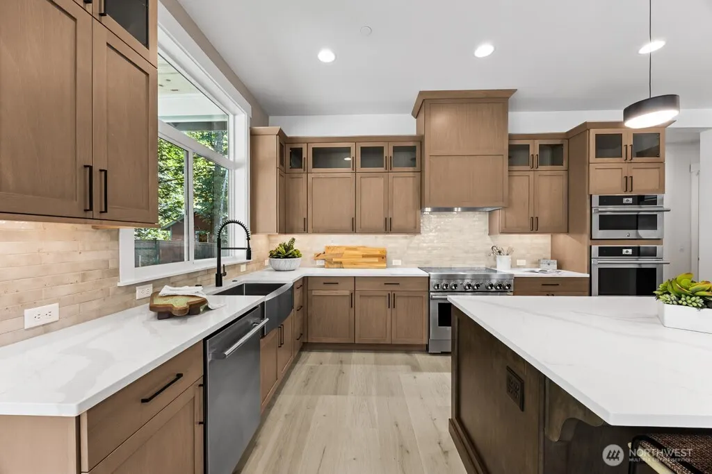 24931 SE 17th Street #3, Sammamish, WA 98075