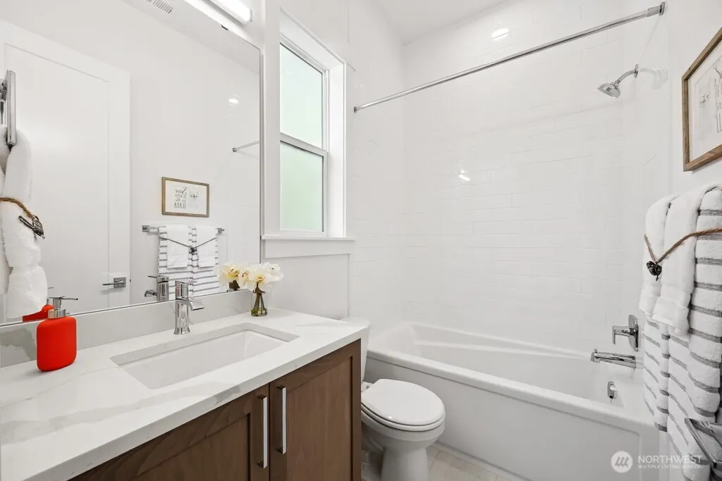 24931 SE 17th Street #3, Sammamish, WA 98075