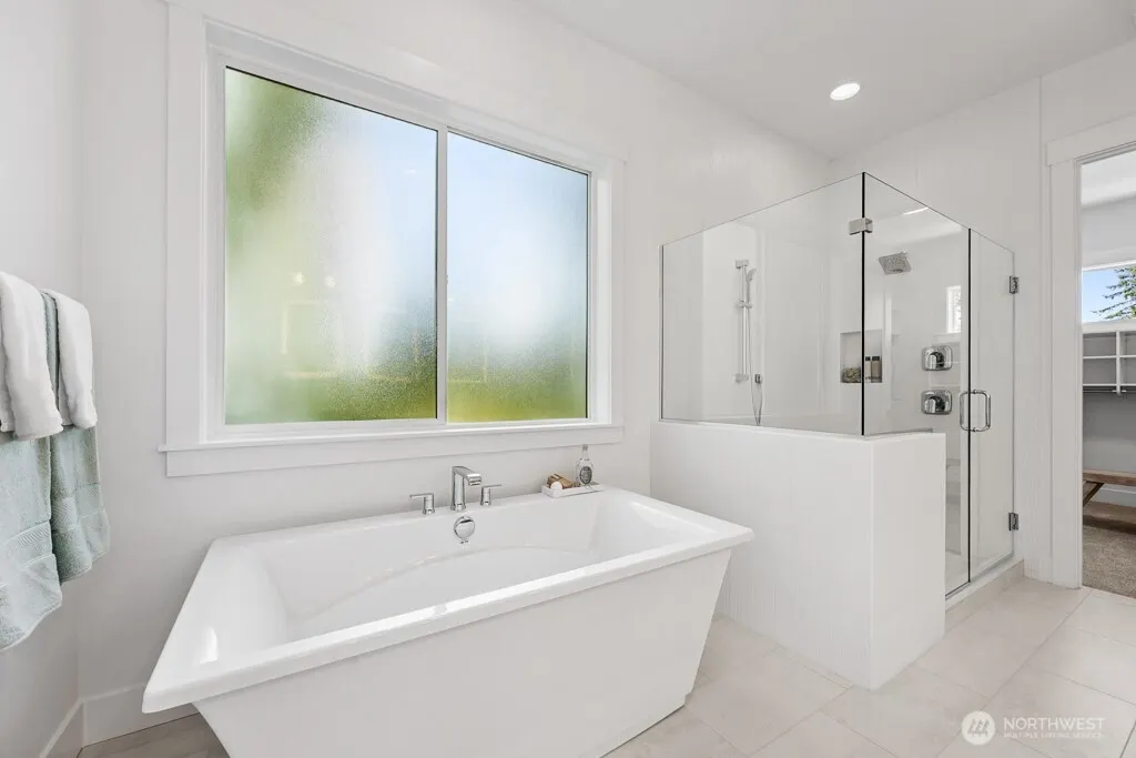 24931 SE 17th Street #3, Sammamish, WA 98075