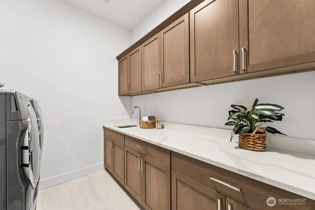 24931 SE 17th Street #3, Sammamish, WA 98075