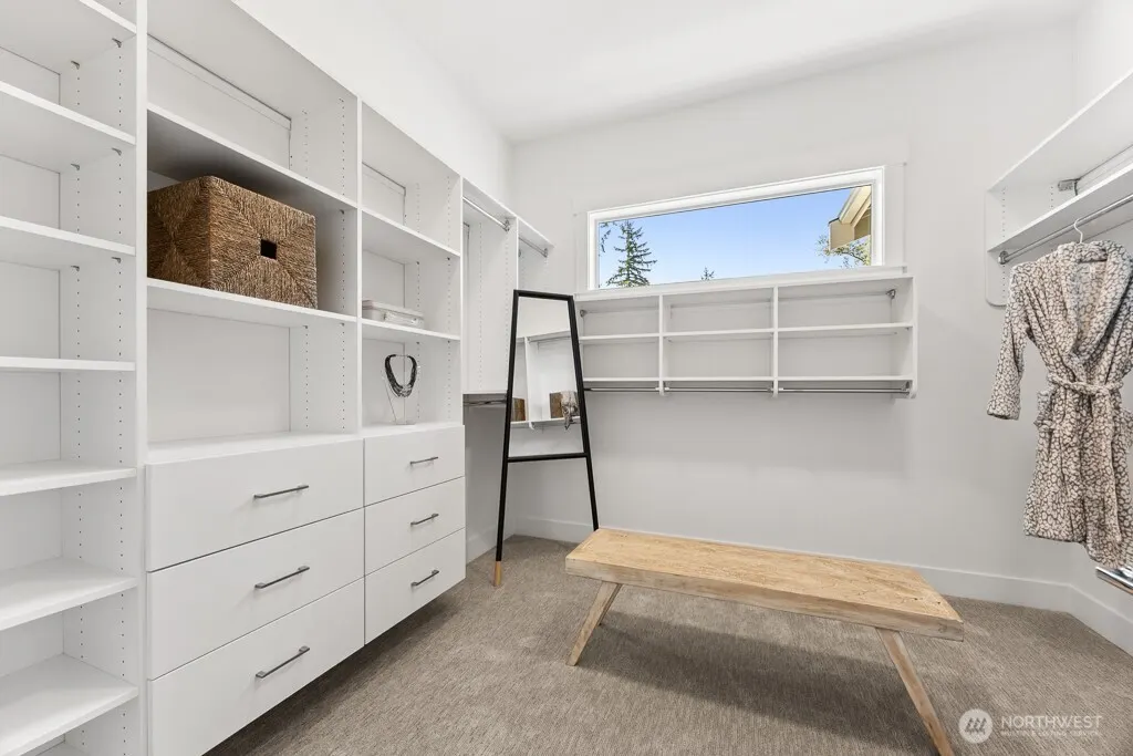 24931 SE 17th Street #3, Sammamish, WA 98075