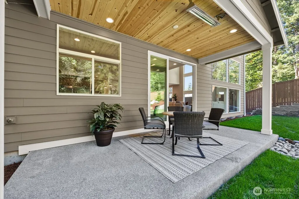 24931 SE 17th Street #3, Sammamish, WA 98075