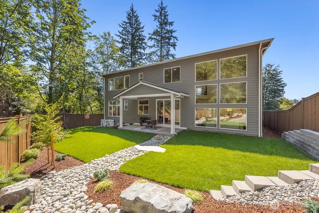 24931 SE 17th Street #3, Sammamish, WA 98075