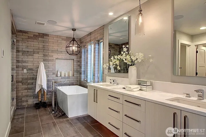 332 13th Avenue , Kirkland, WA 98033