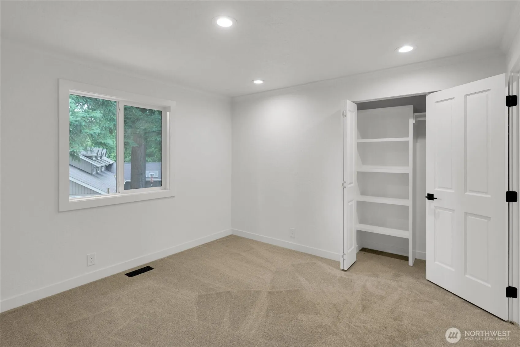 21401 SE 16th Place , Sammamish, WA 98075