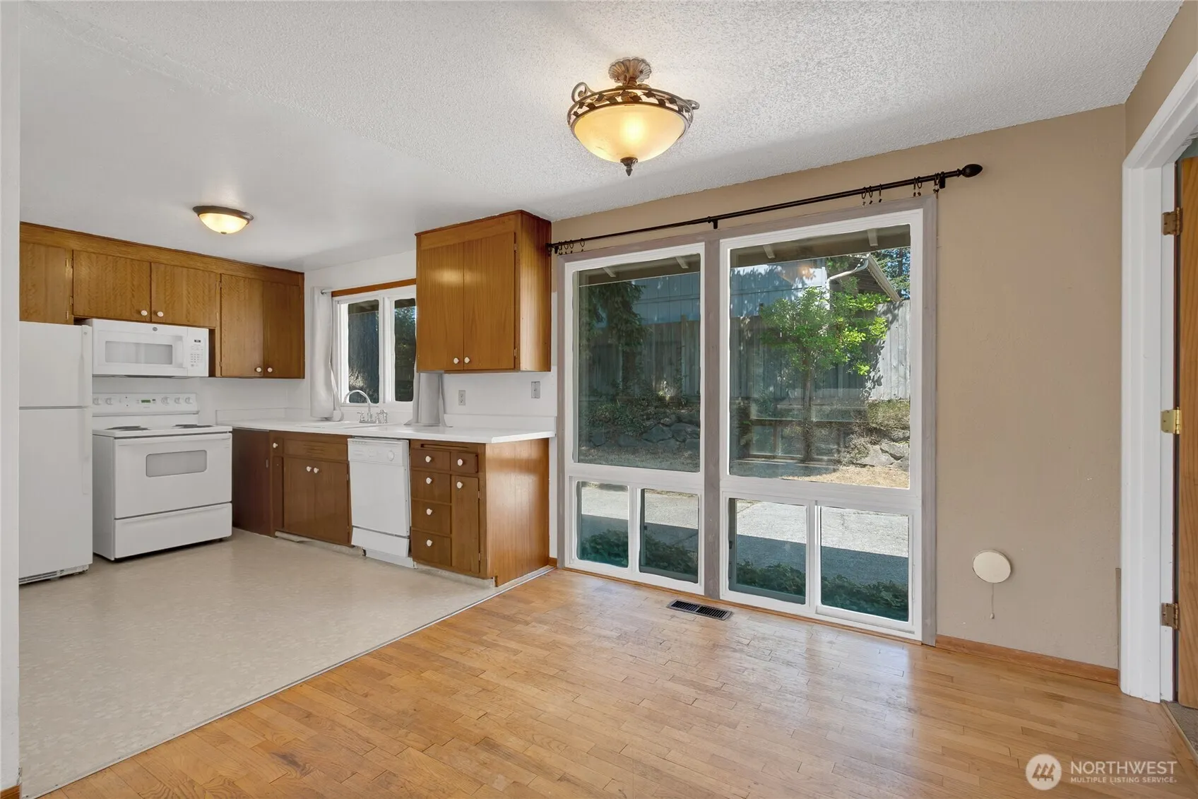 2404 S 249th Place , Kent, WA 98032