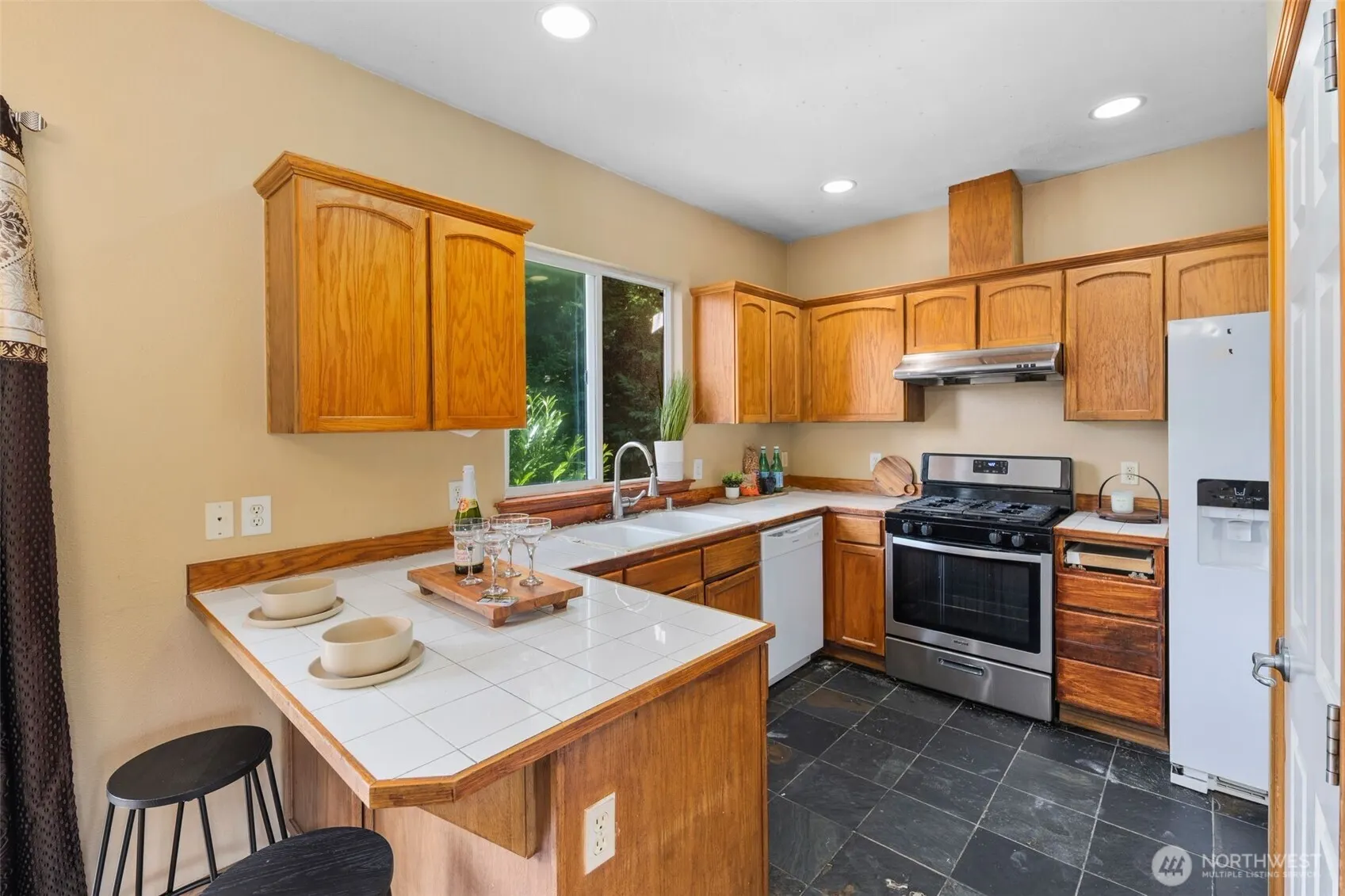 18920 21st Avenue West , Lynnwood, WA 98036